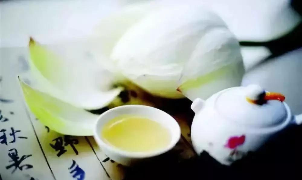 茶语：一卷诗书半盏茶，人间至味是清欢