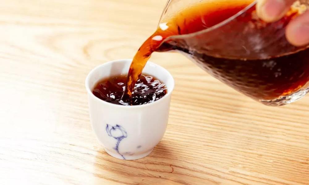 熟普，属于黑茶类，但并不是真的是黑茶