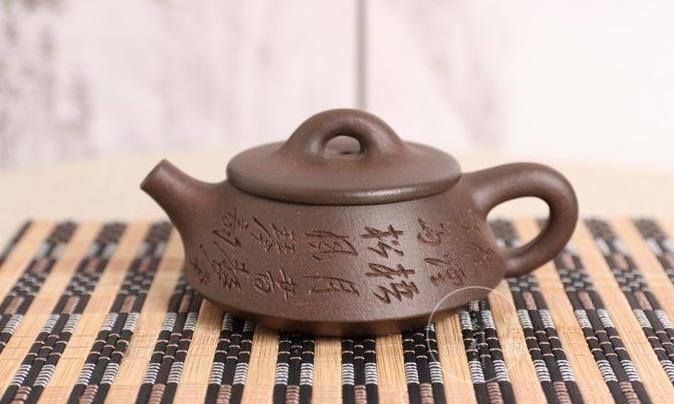 他做的紫砂——”自带气场“