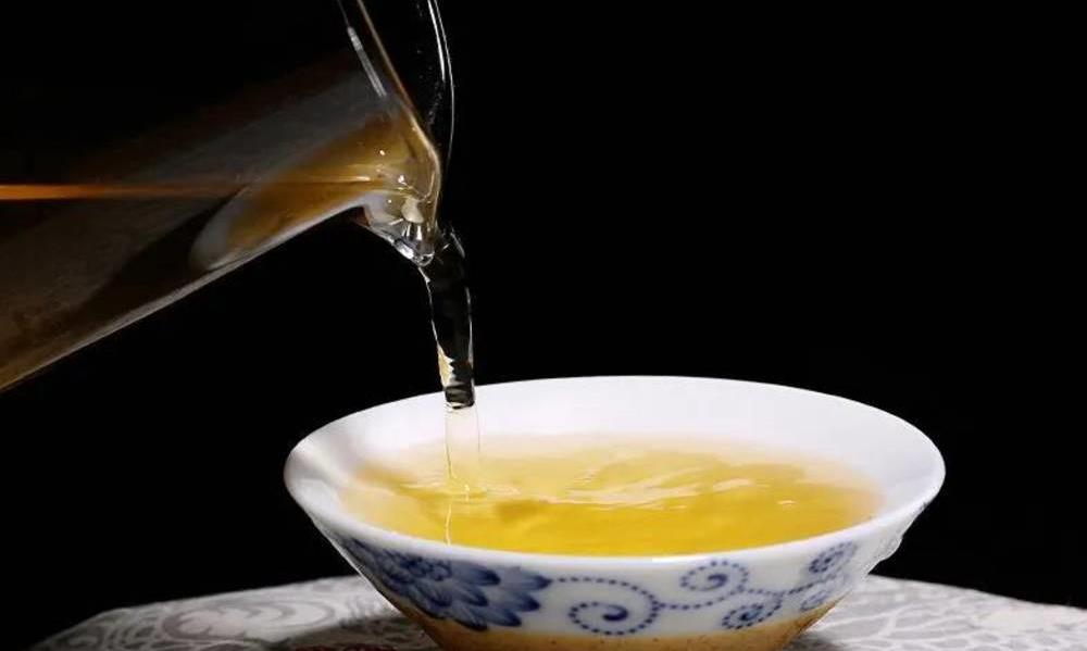 长期喝茶牙会变黄？