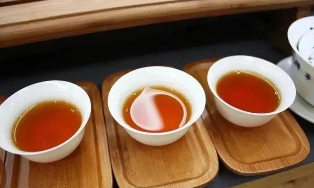 红茶汤色,是偏红色好还是偏黄色好?