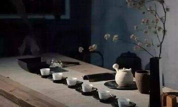 静坐茶席前,泡上一壶茶,是一件好奢侈的事