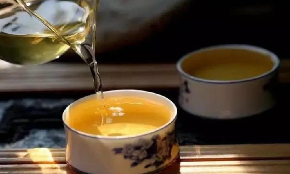 文化名人与普洱茶