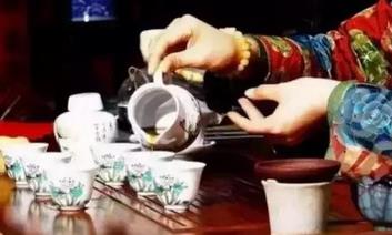 中国的十大喝茶礼仪,一杯茶中的诸多学问