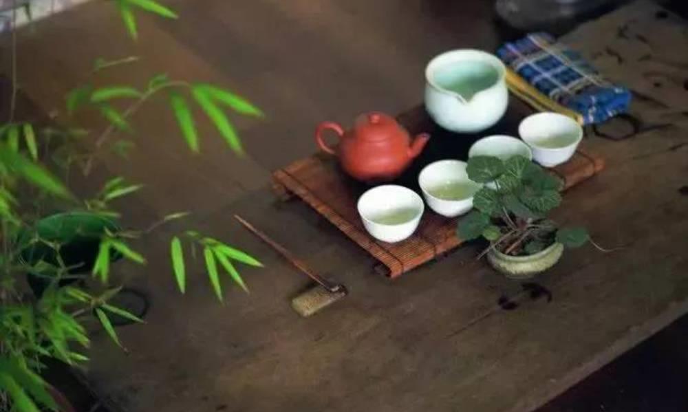 都是补充水分，喝茶和喝白开水有什么区别？