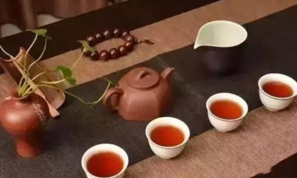 秋冬季节,喝普洱茶熟茶能为身体带来哪些好处?