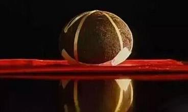 以前隔着玻璃和警卫观看的“金贵茶”，今天我们零