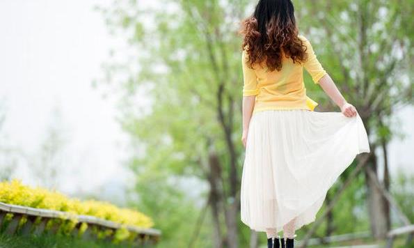 我们站在春天里，不说话，就十分美好