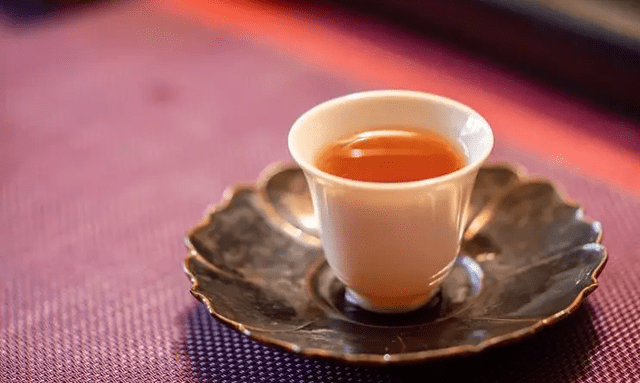 饮茶时的“回甘”与“生津”是怎么回事？