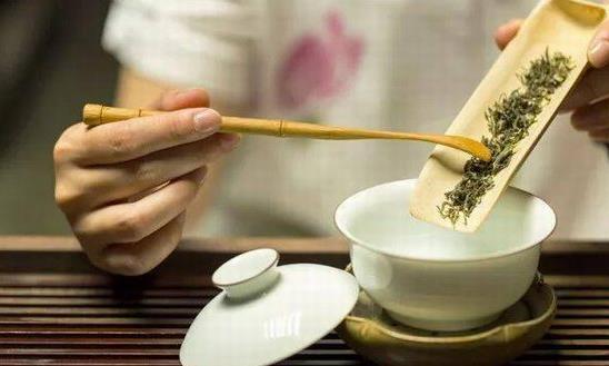 茶桌见人品，这些行为千万别做