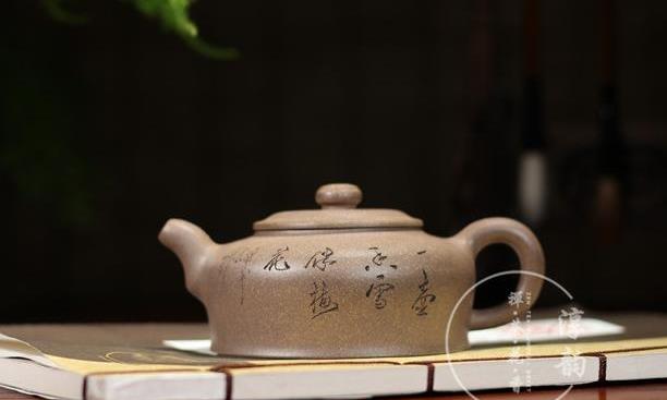 扁韵紫砂壶：线条流转自然韵，扁圆壶型清雅还