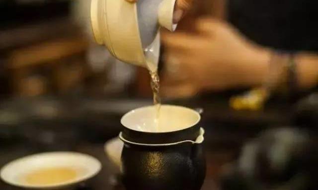 世事多变,唯有一壶清茶如初