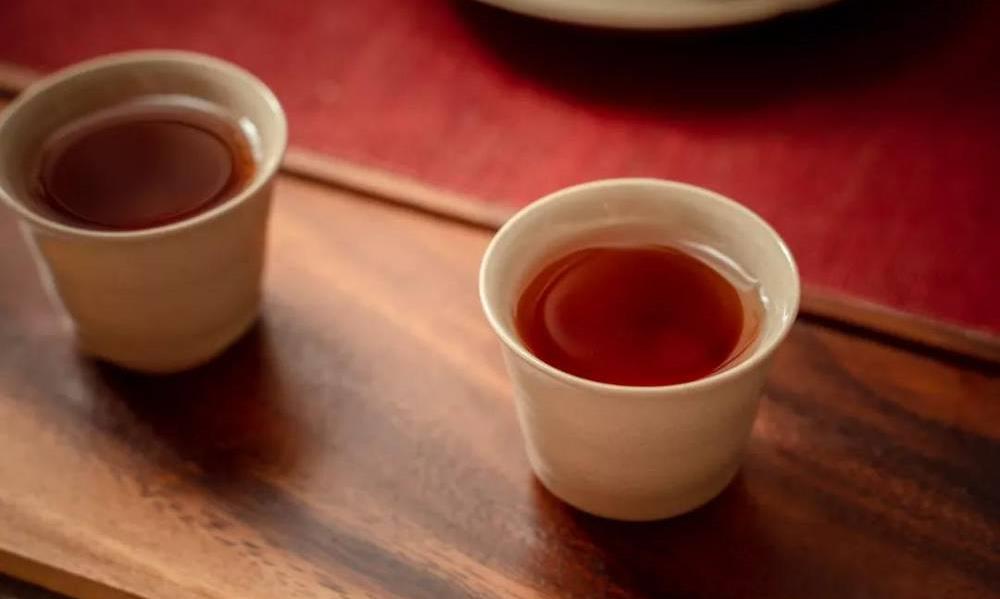 红茶和绿茶，谁的刺激性更强？