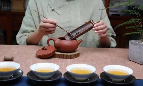 茶道美学：茶性本俭，衣着素雅