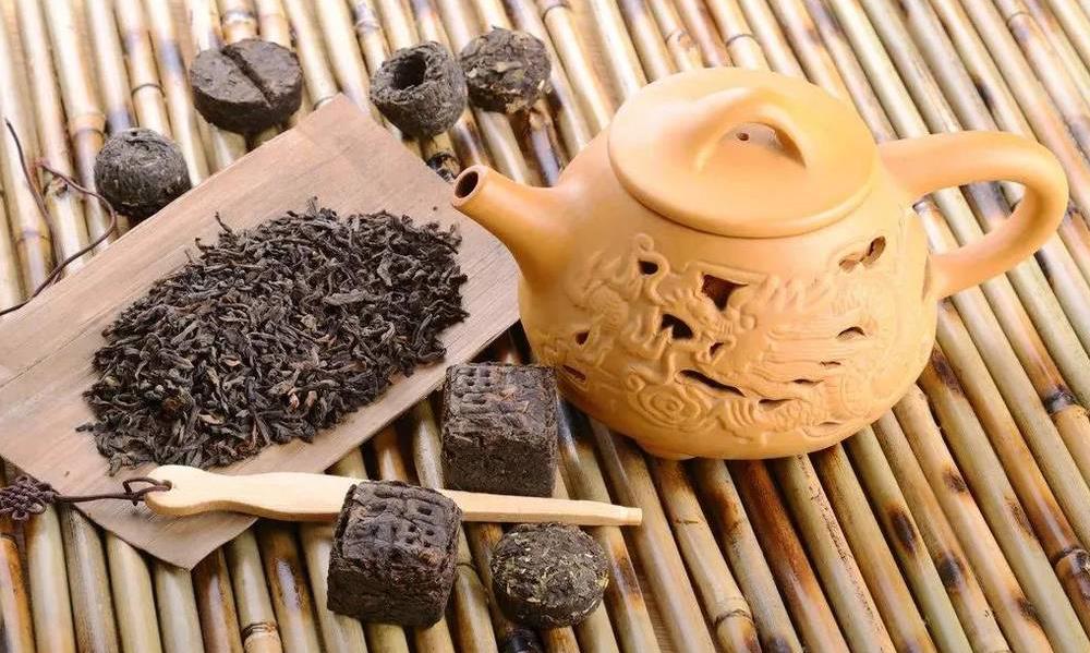 湖南安化黑茶砖茶中为什么含有那么多茶梗？