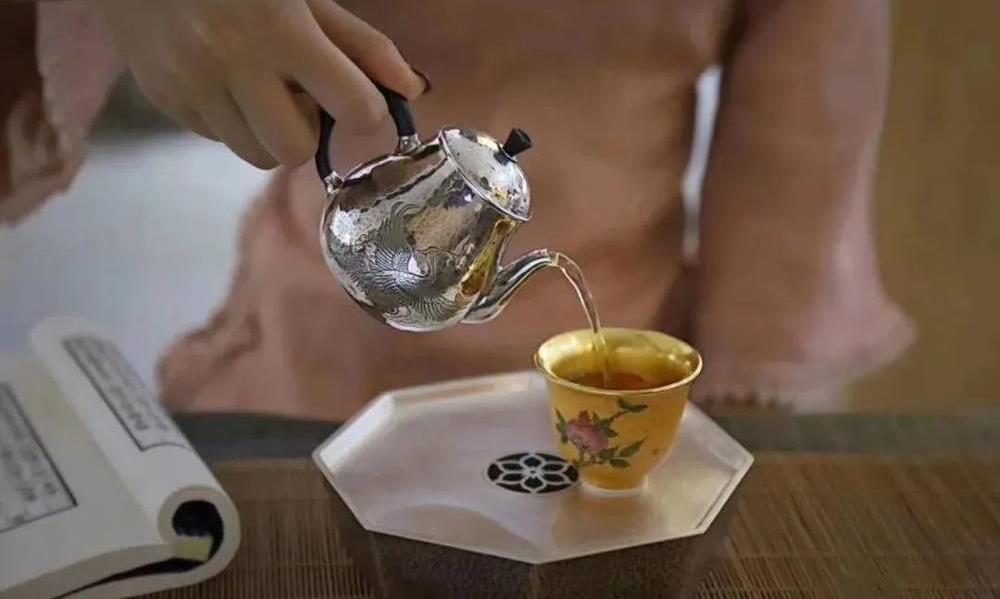 泡茶时,茶汤要不要出尽?