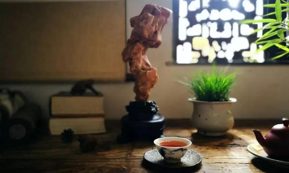 煮水度日一壶茶,闲来无事只观花