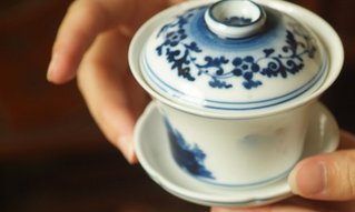 不容忽视的喝茶“叩指礼”