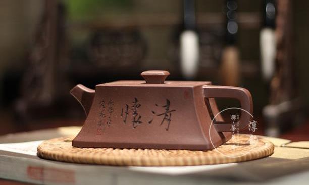 四方情怀紫砂壶：方正大气显稳重，磅礴韵味传四方
