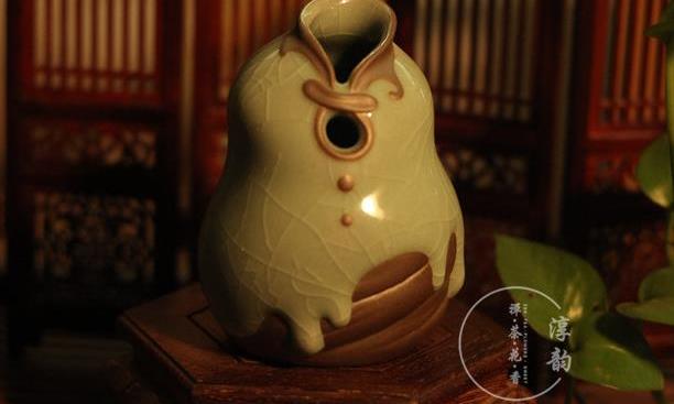 哥窑开片花器:流光溢彩绕流转,灵动清雅好瓷器