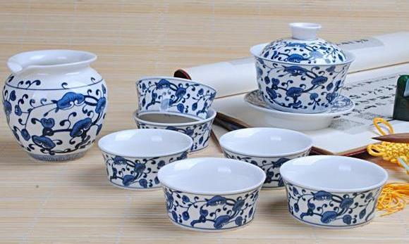 天青色等烟雨,而我在等你