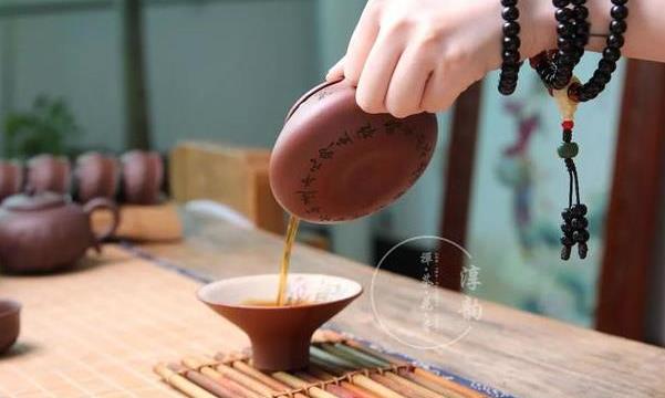 紫砂到底该不该系壶绳?