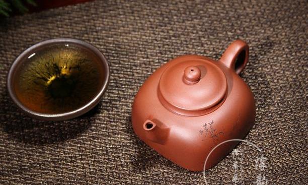 贤方紫砂壶:四方圆润品天地,灵鸟踏枝绘灵动