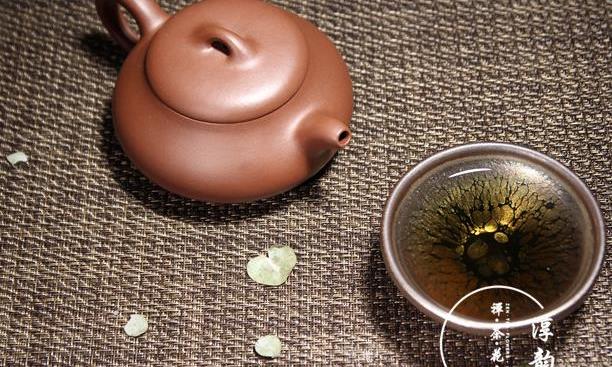 汉棠石瓢紫砂壶:自然轻盈韵灵动,三足鼎立出汉棠