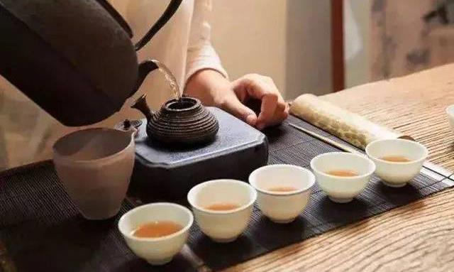 人生如茶：先苦，后甜，再淡然