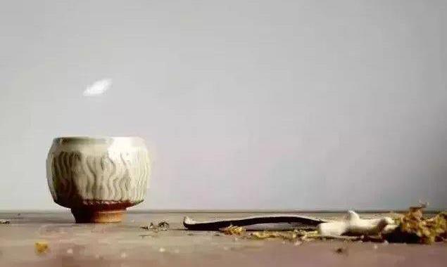 幸福就像一杯茶，平淡却舒心