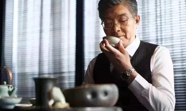 为什么越年长的人更爱喝浓茶?