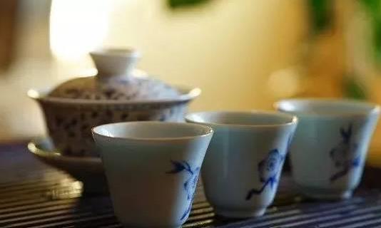 茶垢是怎样形成的，如何才能清洗干净？