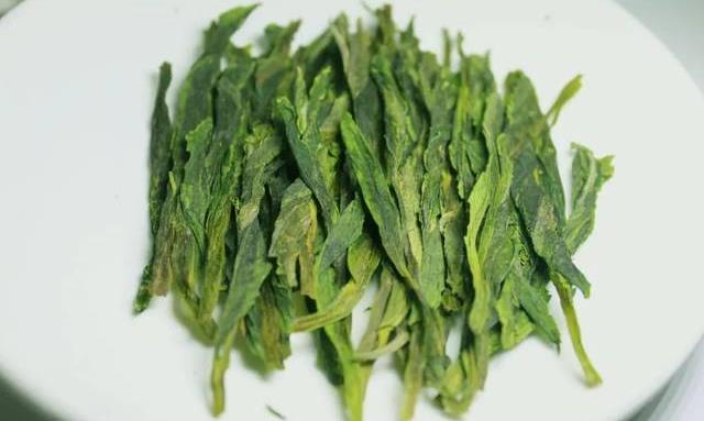 绿茶：“我最忌讳”的就是先放茶叶再倒水！