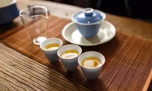 再难,像茶一样活着