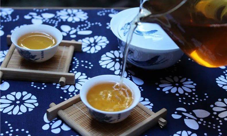 喝岩茶为什么嘴唇和舌头会麻？