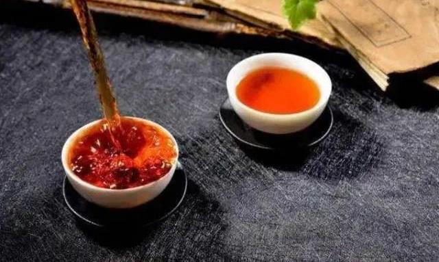 喝茶，就是把苦味咽下去