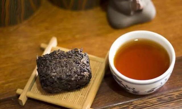 冬天肠胃不好，建议你喝这三种茶！