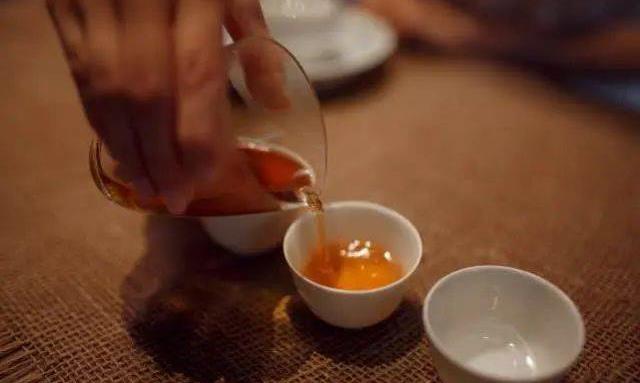 茶能代替水喝吗？