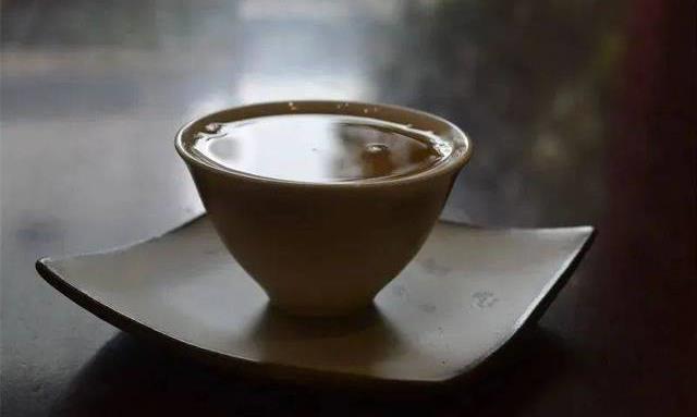 一盏时光煮茶,杯间流年似水