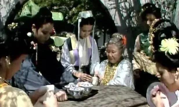 红楼梦里茶事多 无水不可论茶也