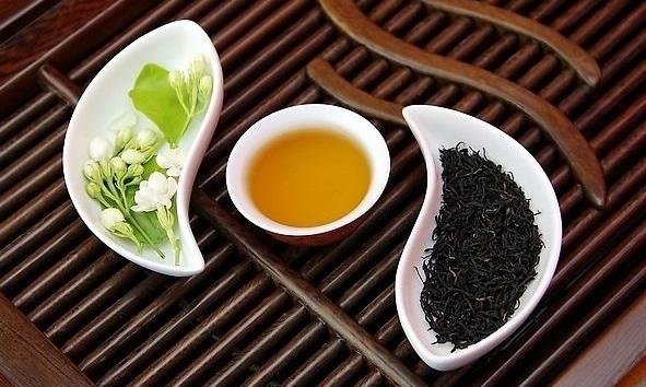 茶禅一体:沸水与茶香的哲学碰撞,水与叶的高温邂逅