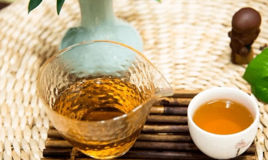 为什么滇红的冷后浑现象比普洱茶更明显？