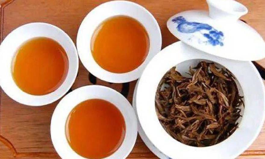 泡茶的盖碗，盖子有讲究