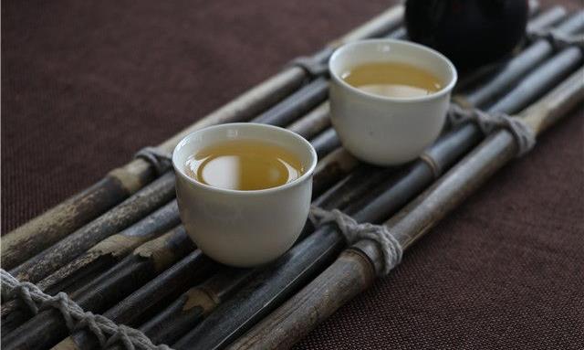 为什么贵的白茶反而口感很淡？