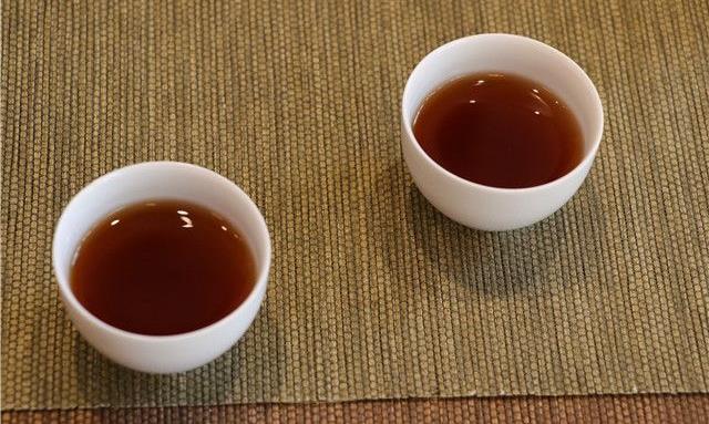 喝茶口干舌燥是啥原因