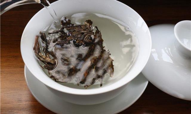 普洱茶的“醒茶”究竟是洗茶还是醒茶？