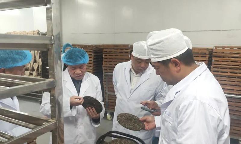 版纳州农行与云垦茶业集团进行银企合作交流座谈
