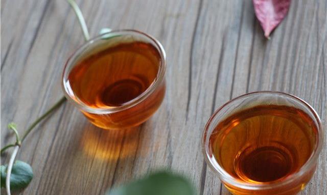 冬天多喝茶可提高人体免疫力，防病毒！