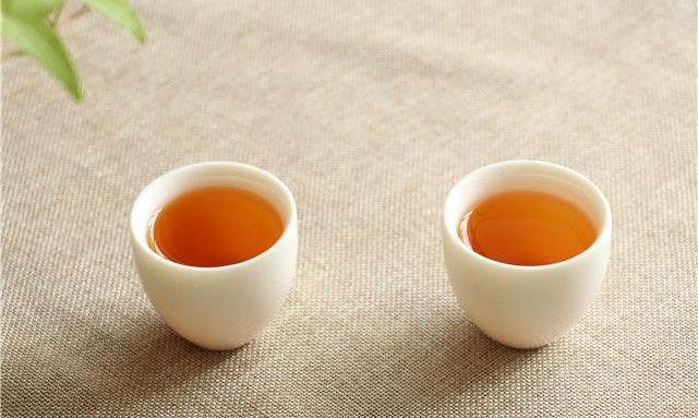 为什么女生都喜欢喝红茶？女生喝红茶的好处！