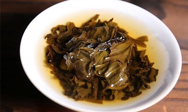 为什么那么多人喜欢黑茶 ？喝黑茶的好处！